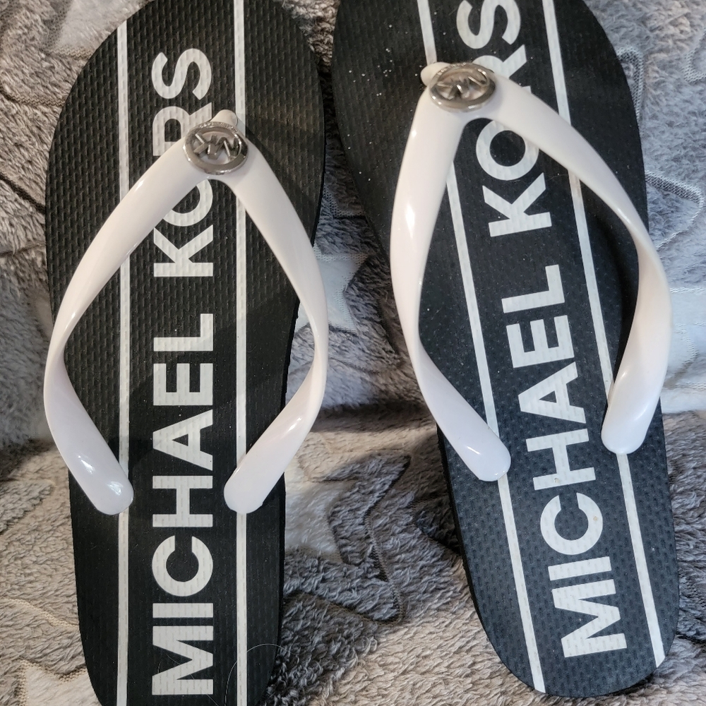 Michael Kors Flip Flop Sandals in White with Silver MK.